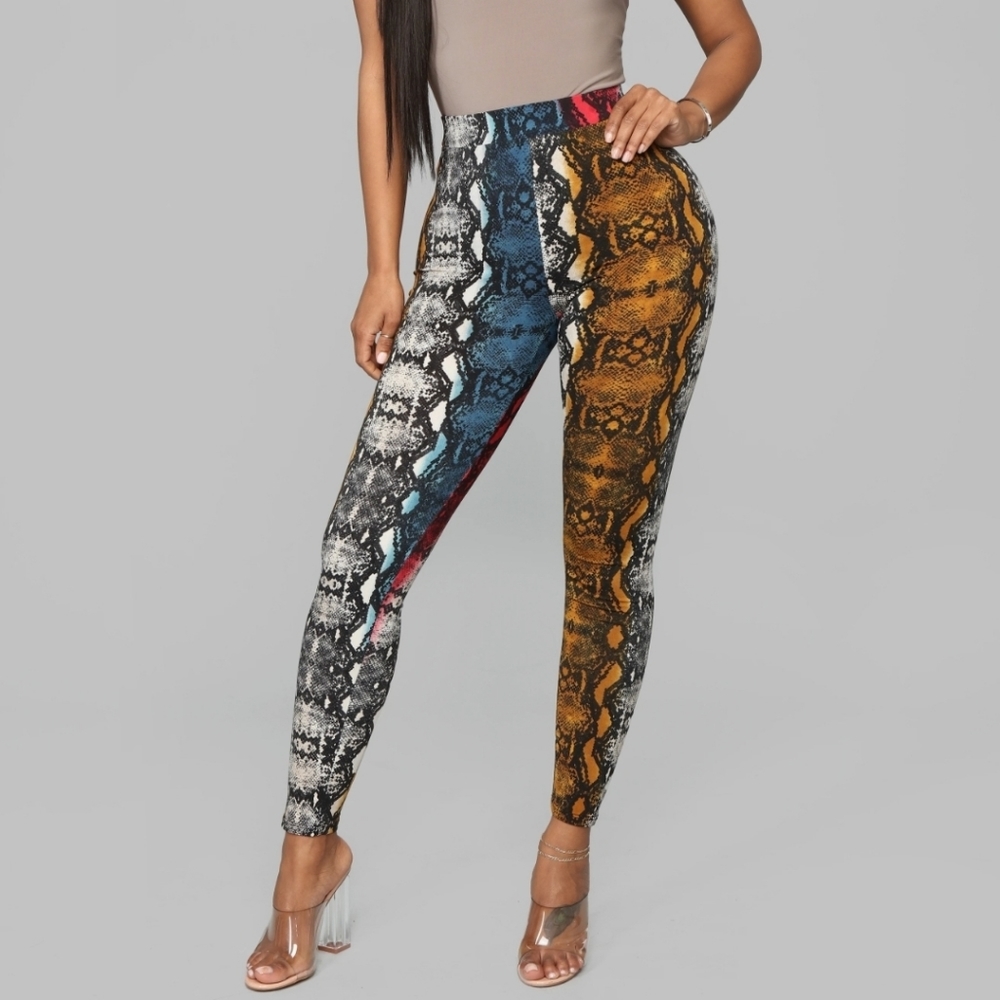 🆕️ Fashion Nova Snake print Leggings Size L